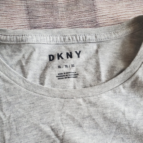 Mens size XL DKNY tee - Picture 3 of 3